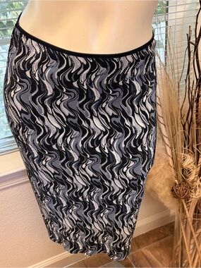 Black & White Wave Pattern Pencil Skirt